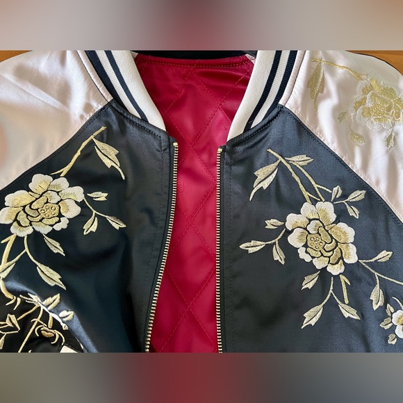 NWOT Express Reversible Embroidered Jacket. Size XS. - Picture 6 of 12
